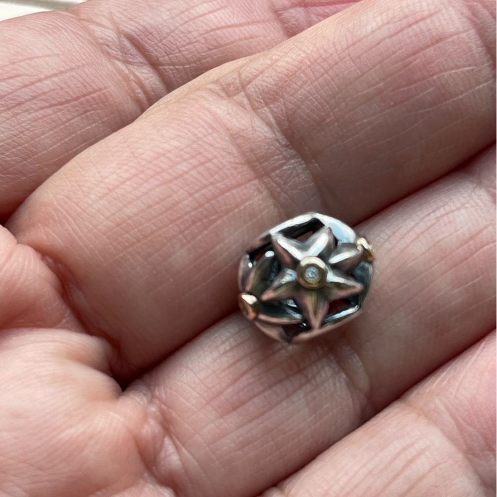 Pandora's Stella Star charm - RETIRED - Picture 2 of 14